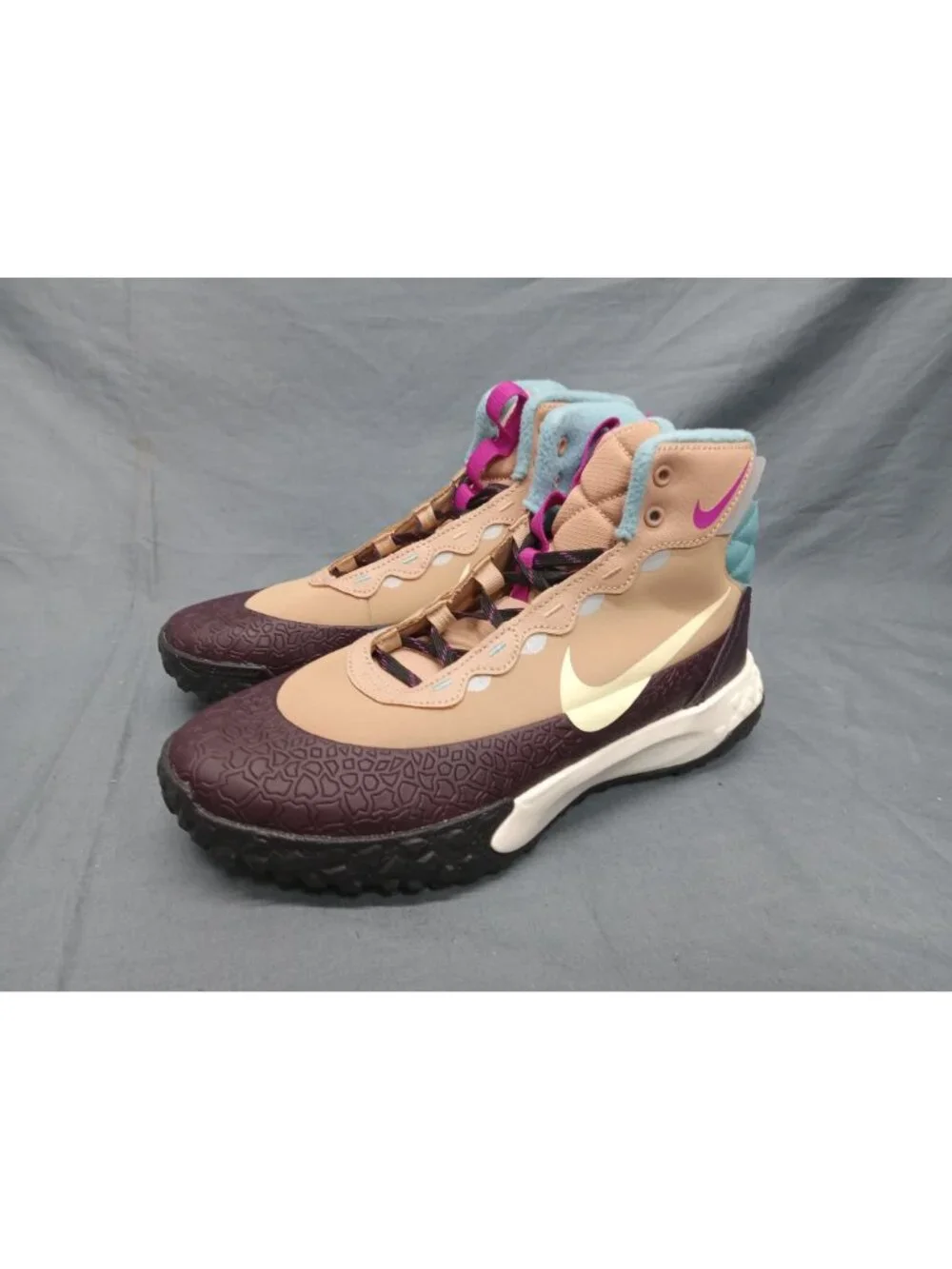 Nike Terrascout (GS) Boots Hemp Pale Ivory Burgundy Ash Boys Size 5 NEW NO BOX!